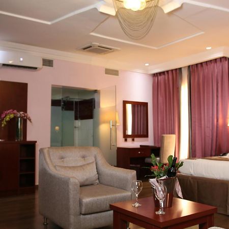 Grand Pela Hotel & Suites Абуджа Стая снимка