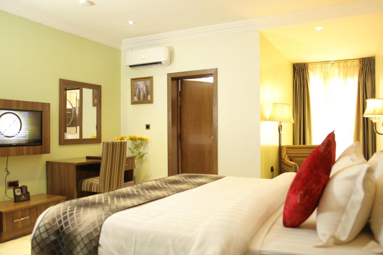 Grand Pela Hotel & Suites Абуджа Екстериор снимка
