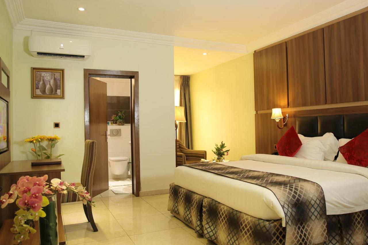Grand Pela Hotel & Suites Абуджа Екстериор снимка