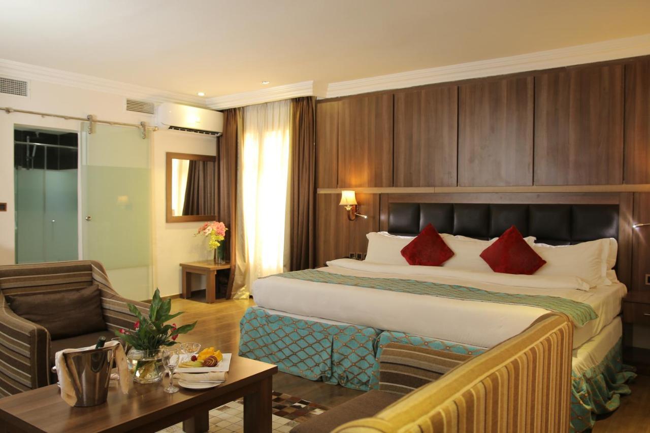 Grand Pela Hotel & Suites Абуджа Екстериор снимка