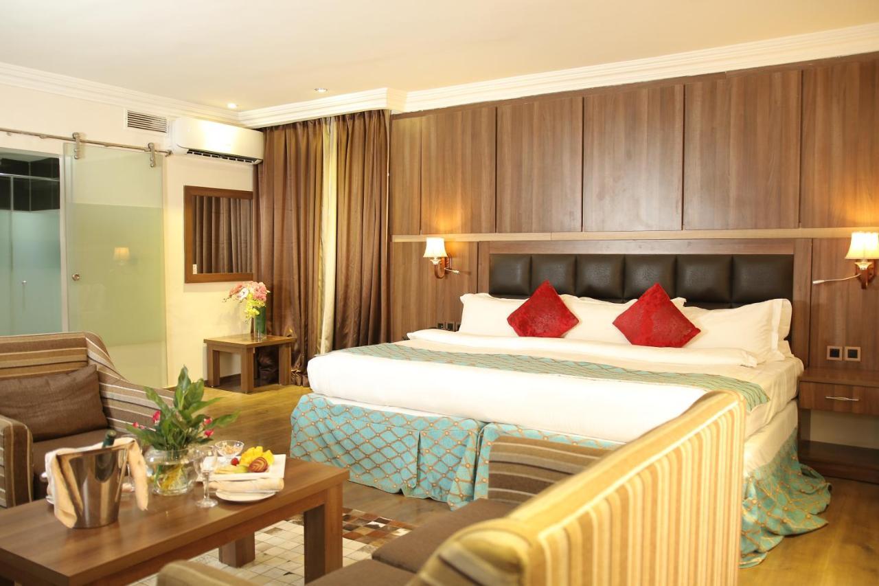 Grand Pela Hotel & Suites Абуджа Екстериор снимка