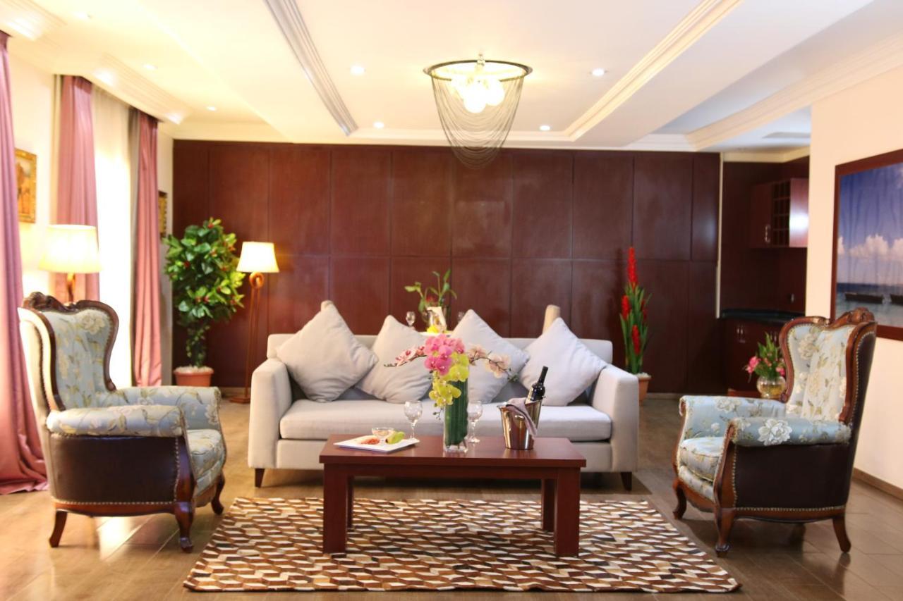 Grand Pela Hotel & Suites Абуджа Екстериор снимка