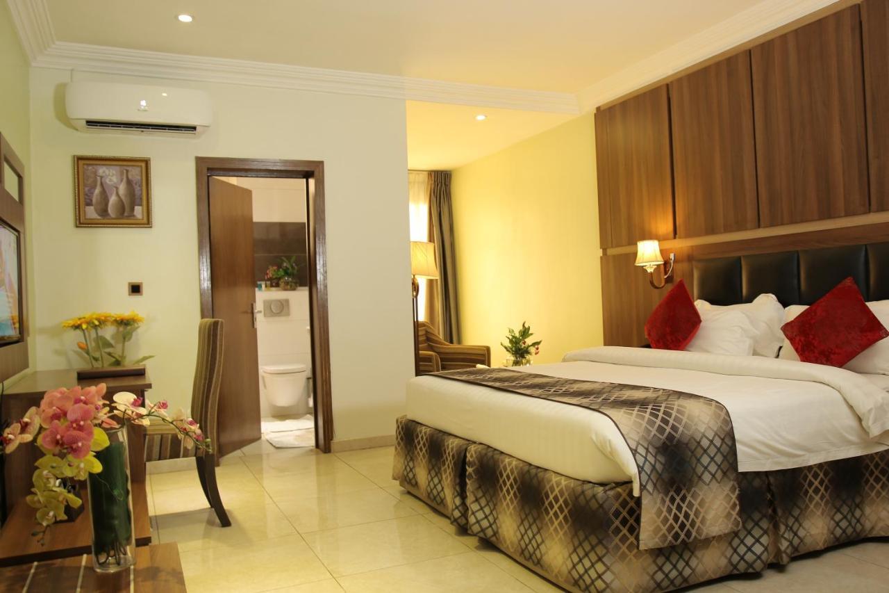Grand Pela Hotel & Suites Абуджа Екстериор снимка