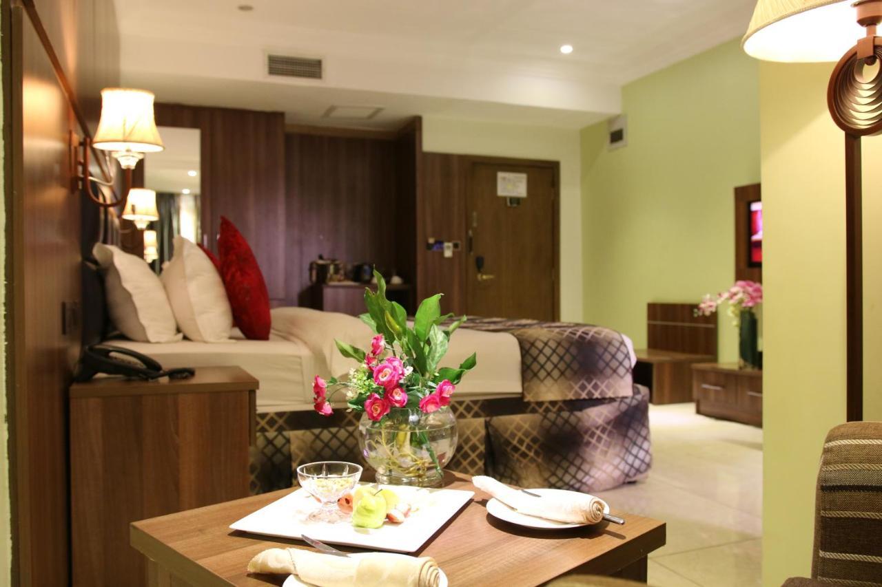 Grand Pela Hotel & Suites Абуджа Екстериор снимка