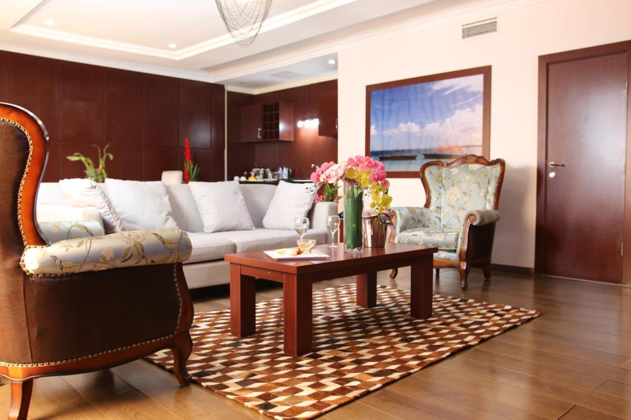 Grand Pela Hotel & Suites Абуджа Екстериор снимка