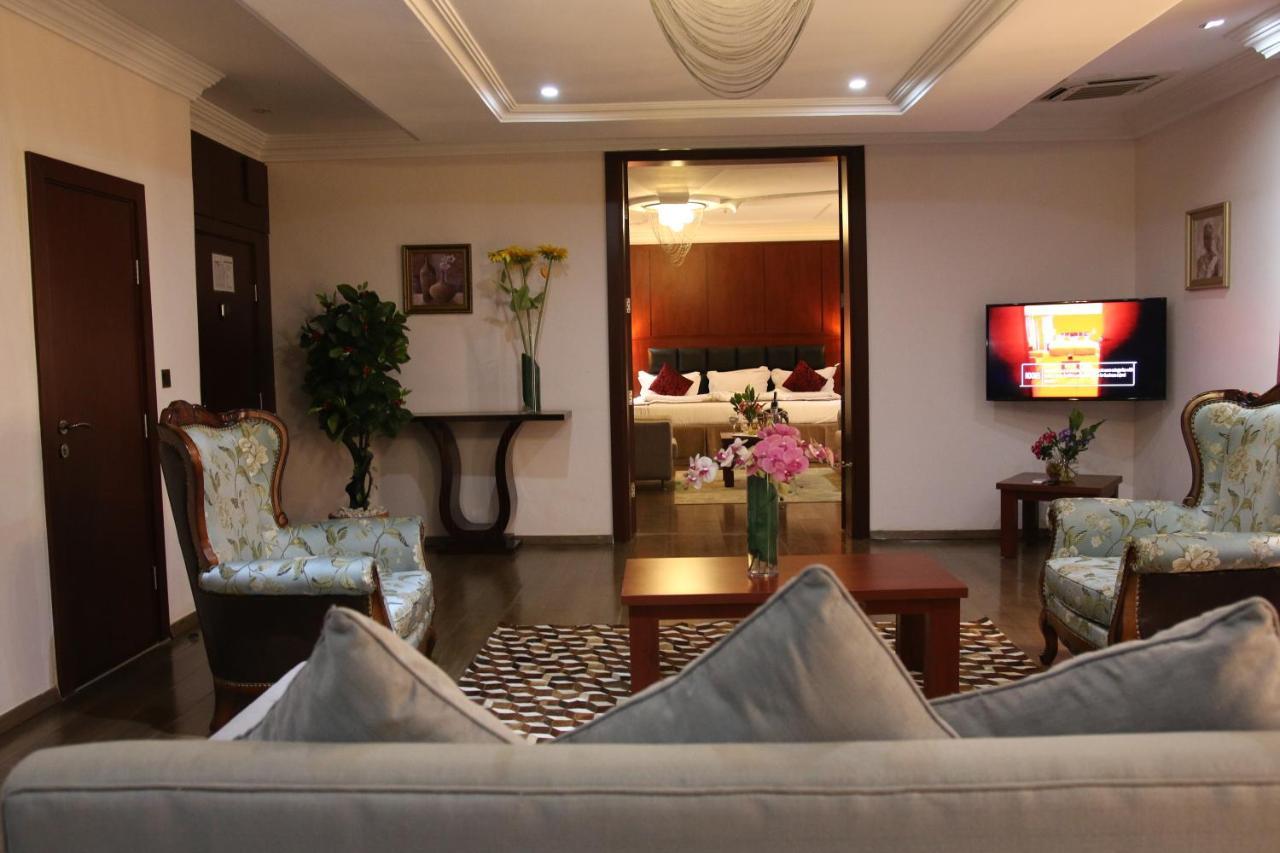 Grand Pela Hotel & Suites Абуджа Екстериор снимка