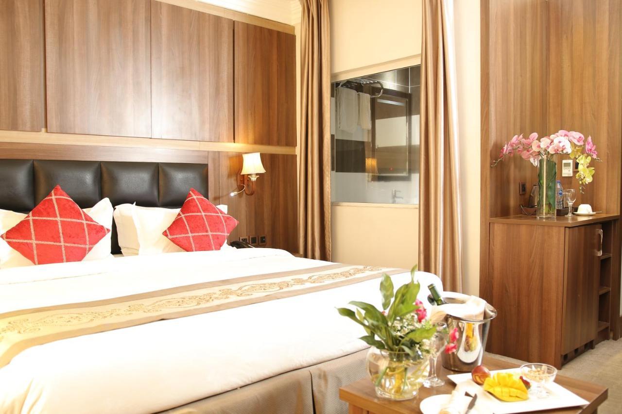 Grand Pela Hotel & Suites Абуджа Екстериор снимка