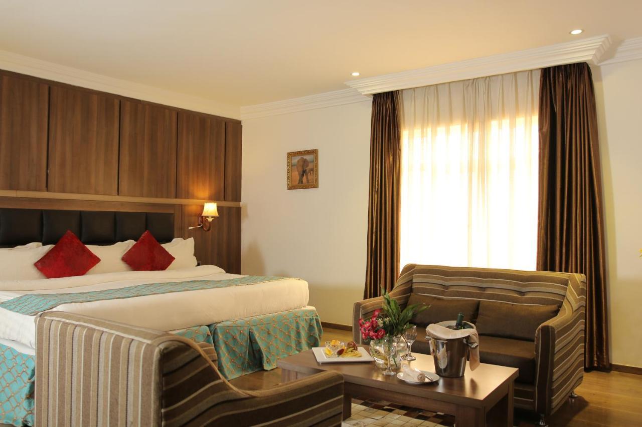 Grand Pela Hotel & Suites Абуджа Екстериор снимка
