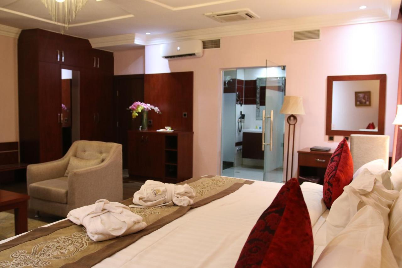Grand Pela Hotel & Suites Абуджа Екстериор снимка