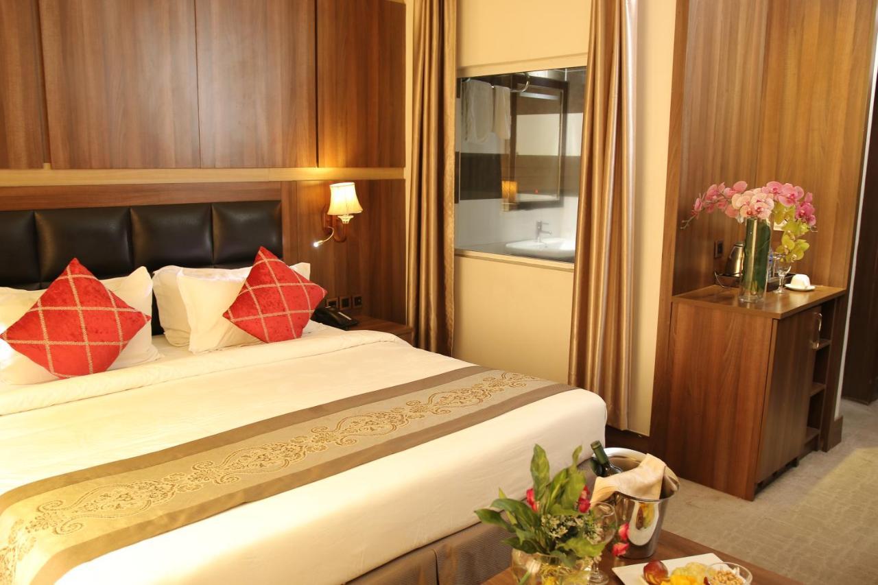 Grand Pela Hotel & Suites Абуджа Екстериор снимка