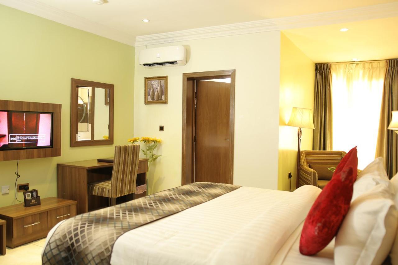 Grand Pela Hotel & Suites Абуджа Екстериор снимка