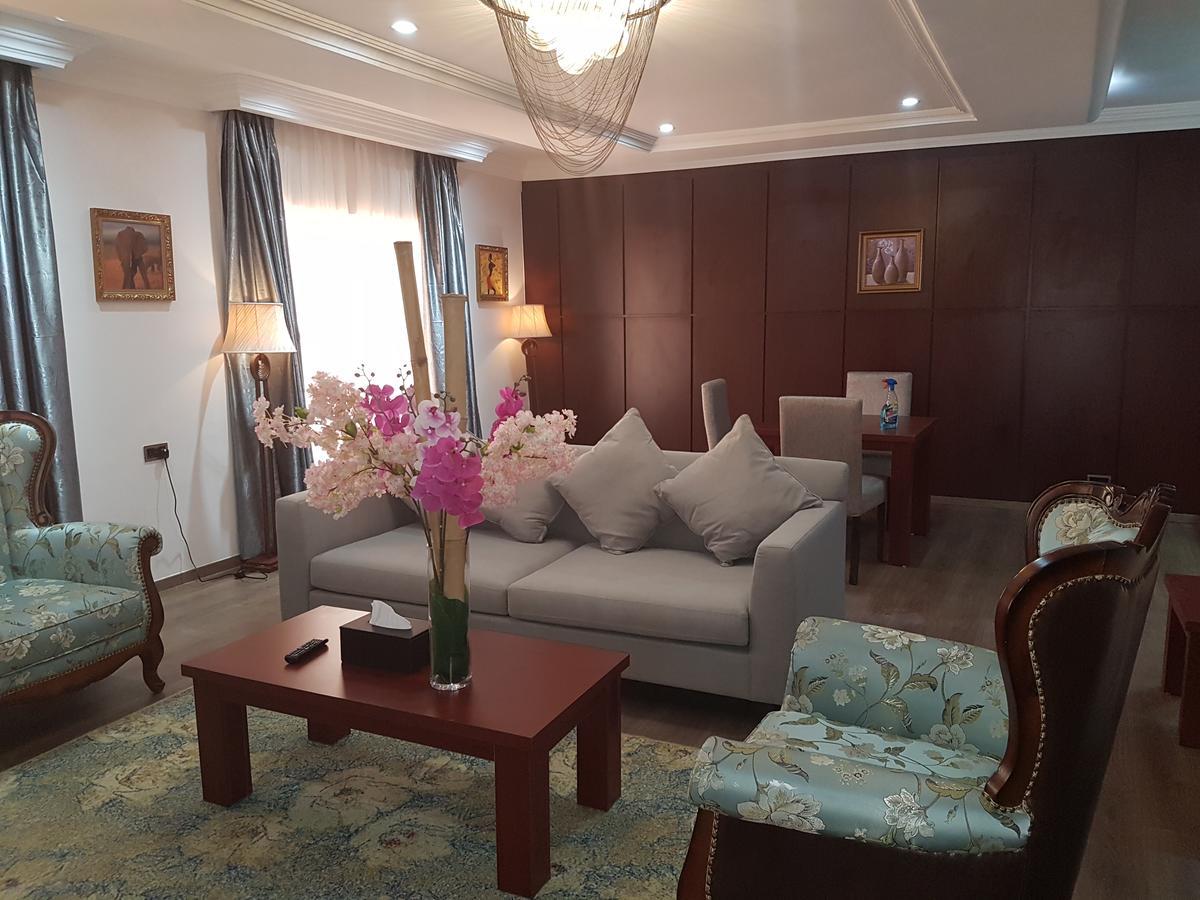 Grand Pela Hotel & Suites Абуджа Екстериор снимка