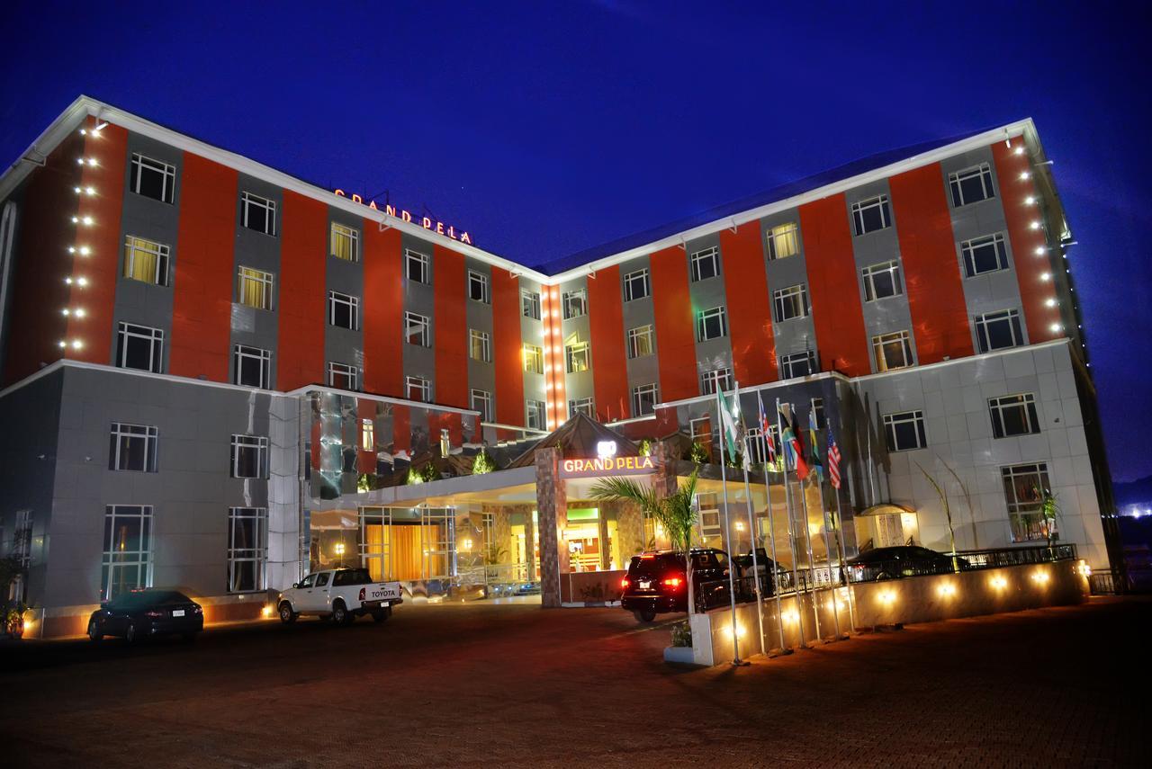 Grand Pela Hotel & Suites Абуджа Екстериор снимка