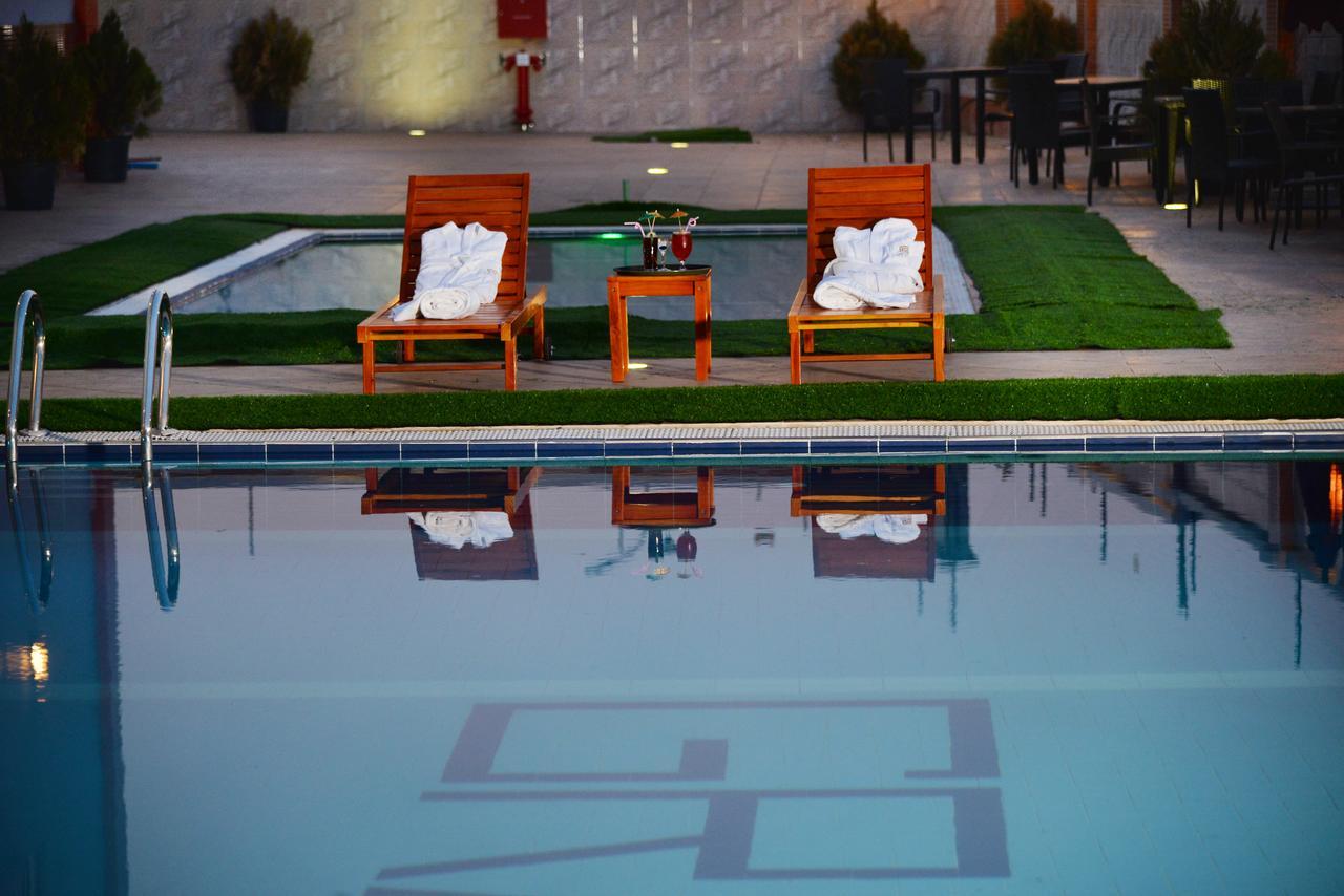 Grand Pela Hotel & Suites Абуджа Екстериор снимка