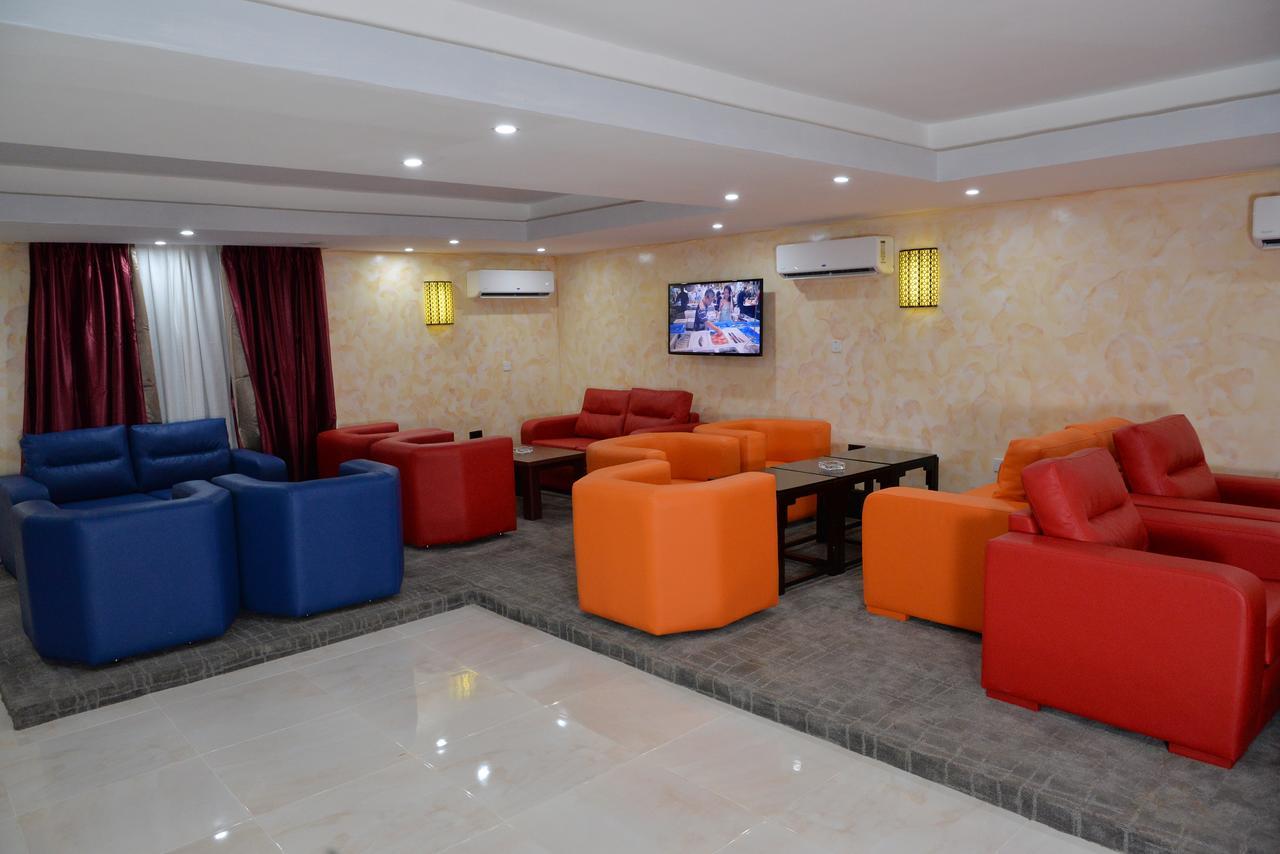 Grand Pela Hotel & Suites Абуджа Екстериор снимка