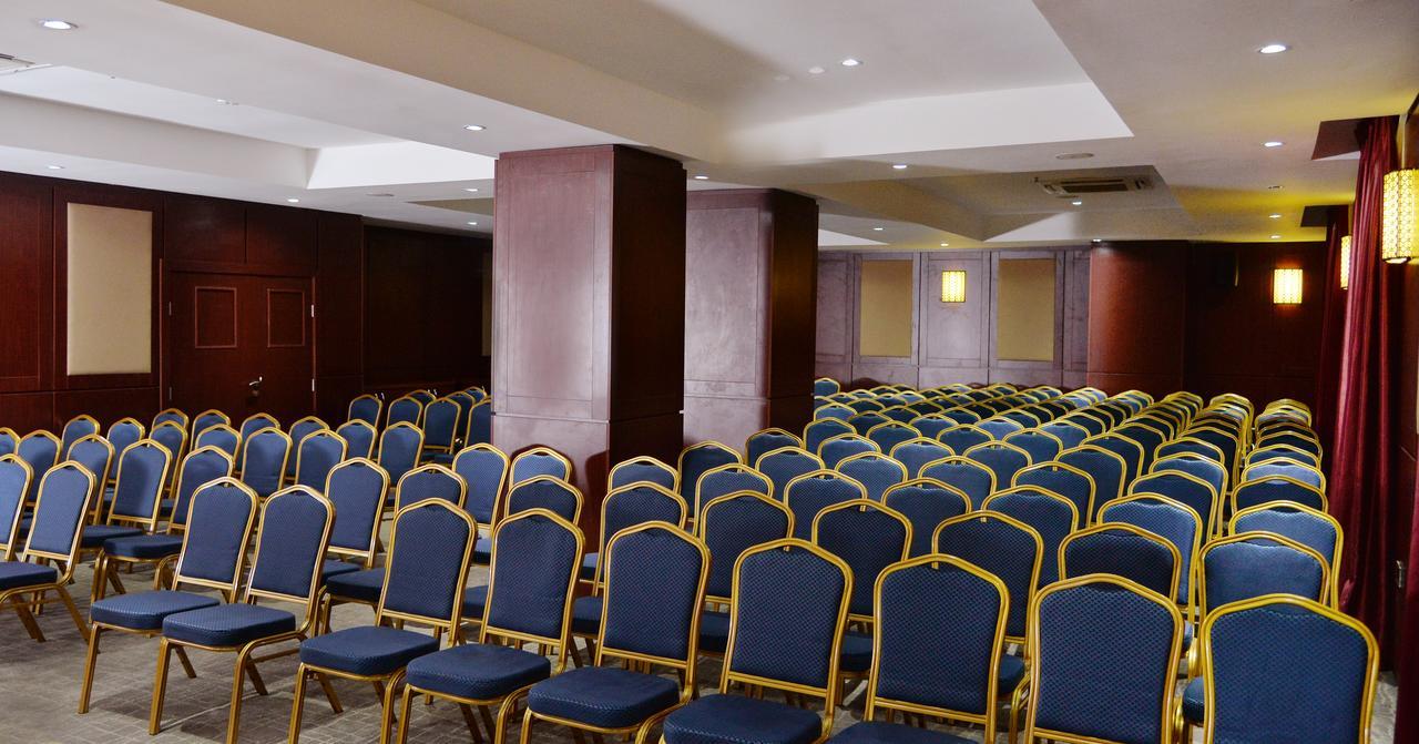 Grand Pela Hotel & Suites Абуджа Екстериор снимка