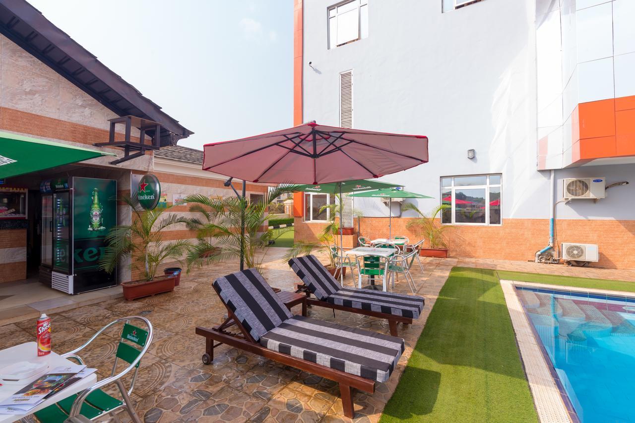 Grand Pela Hotel & Suites Абуджа Екстериор снимка