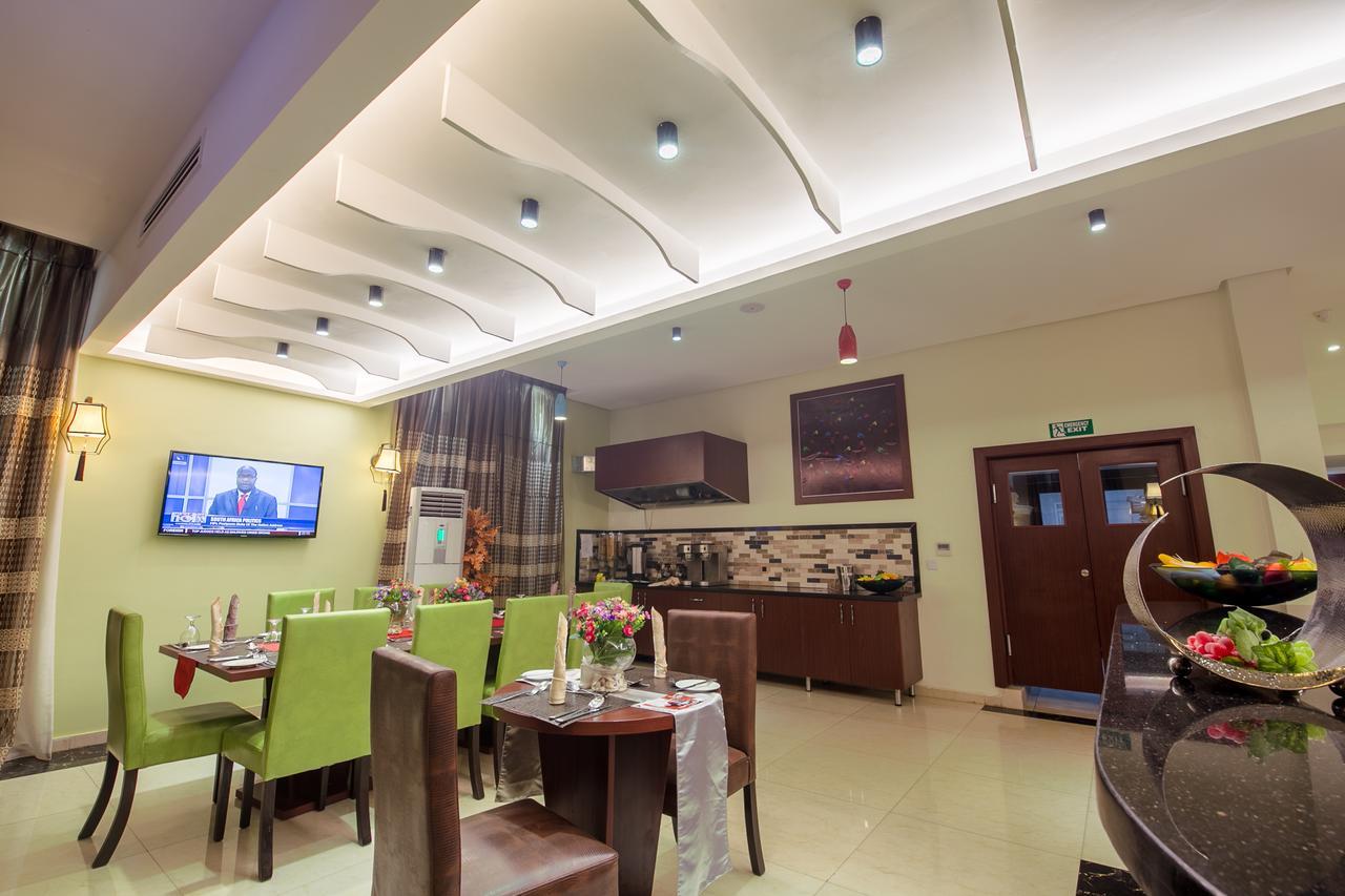 Grand Pela Hotel & Suites Абуджа Екстериор снимка